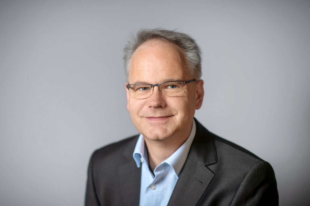 Portraitaufnahme Carsten Knop Portrait Carsten Knob, Chefredakteur der digitalen Produkte der Frankfurter Allgemeinen Zeitung fotografriert im Studio am Freitag, den 5. April 2019.
